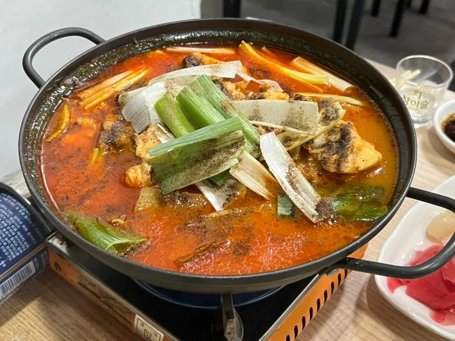 북항회센터 정화네 상차림 전체 모습