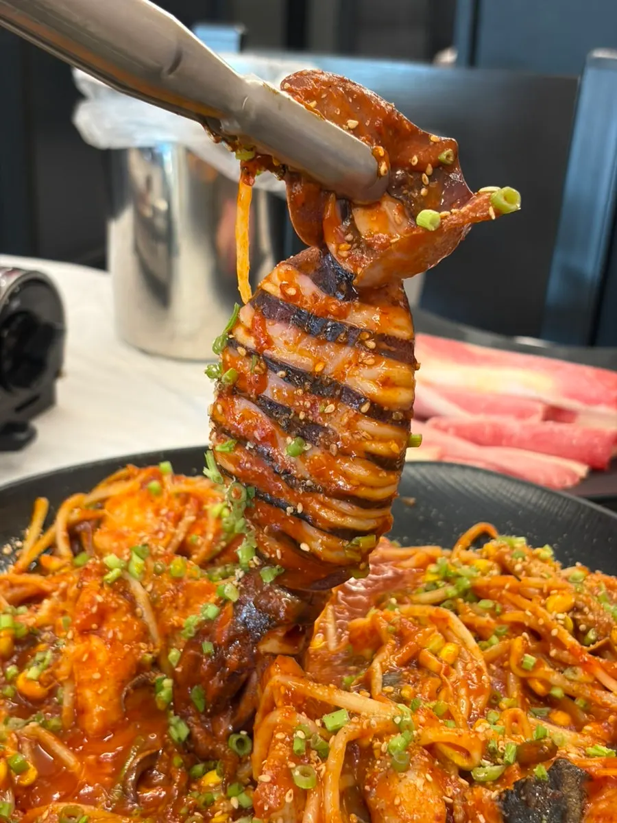 콩나물과 아구살이 든 아구찜