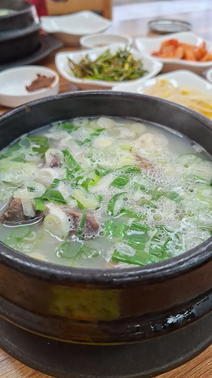 Milky beef tail gomtang broth