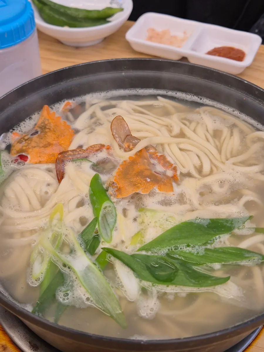 Complimentary kalguksu and a five-minute sand timer