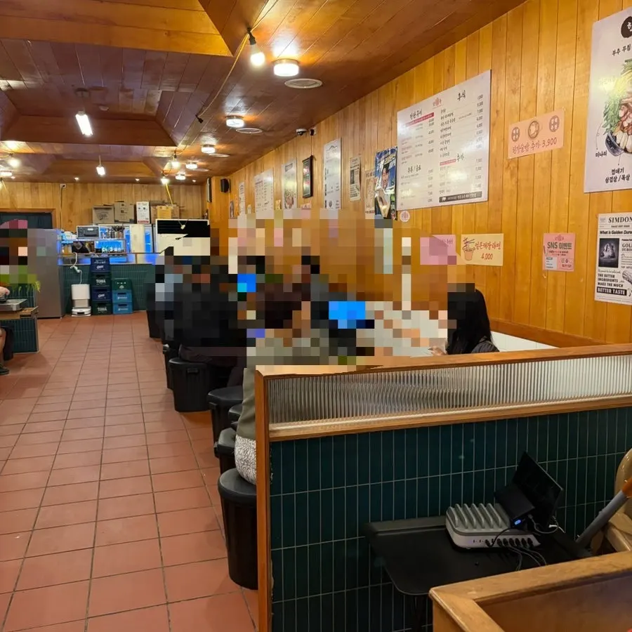 Entrance area at Simdon Mokpo Pyeonghwagwangjang Branch