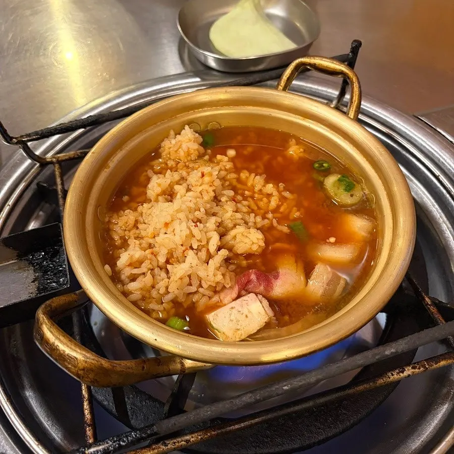Myeongi namul, gim, and other meat accompaniments