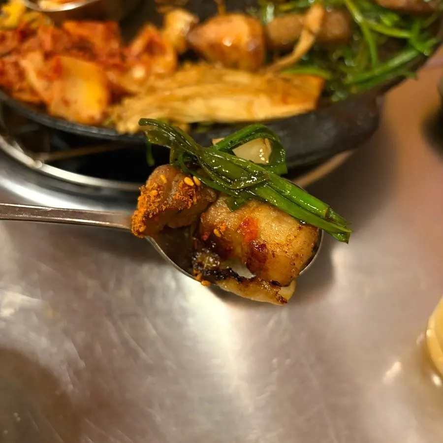 Meat wrap with various accompaniments