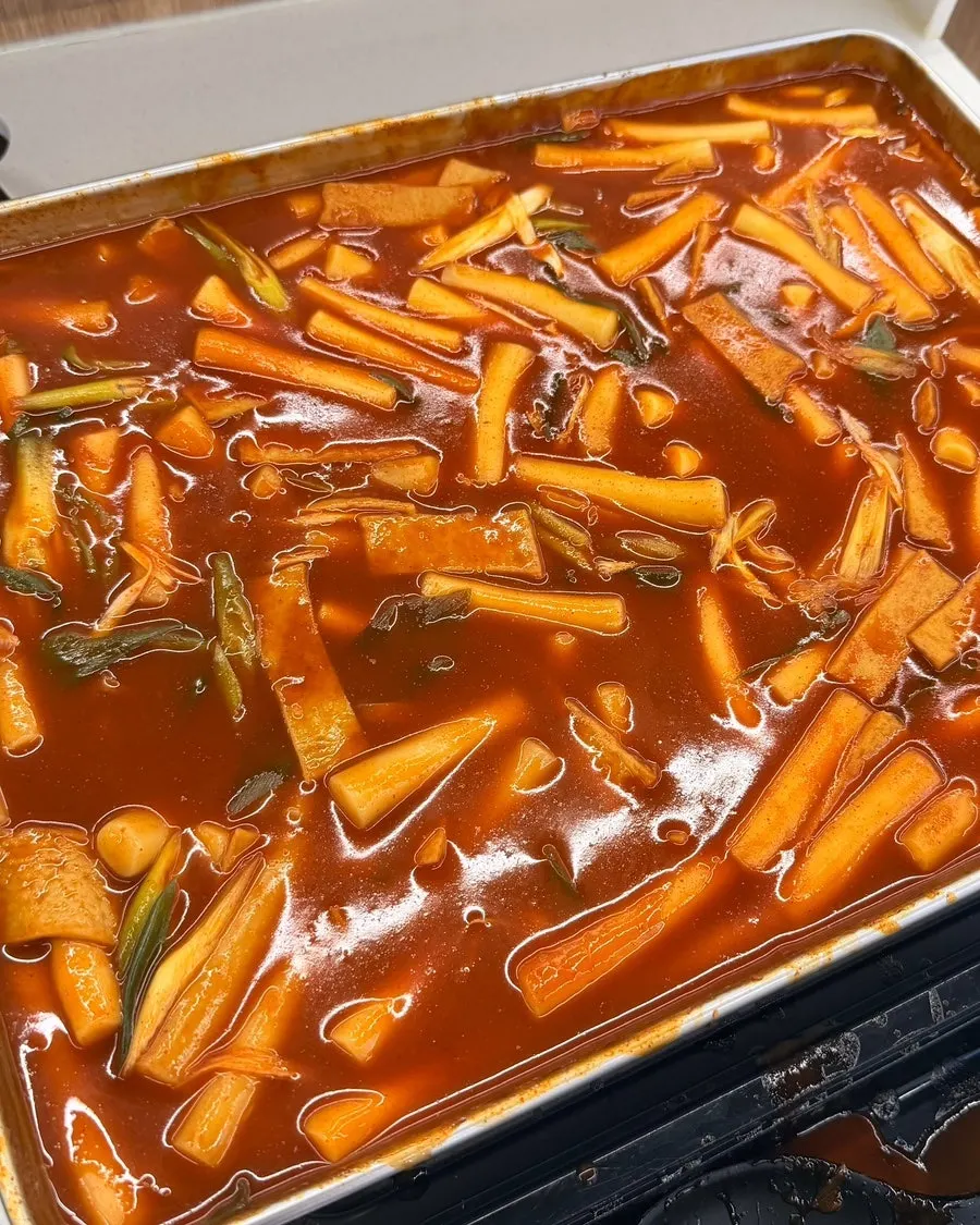 Tteokbokki and extra side dishes at the self-bar