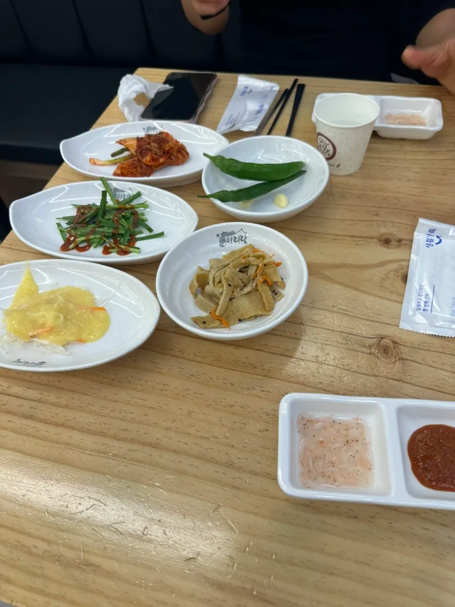 Inside the bossam restaurant in Mokpo Hadang