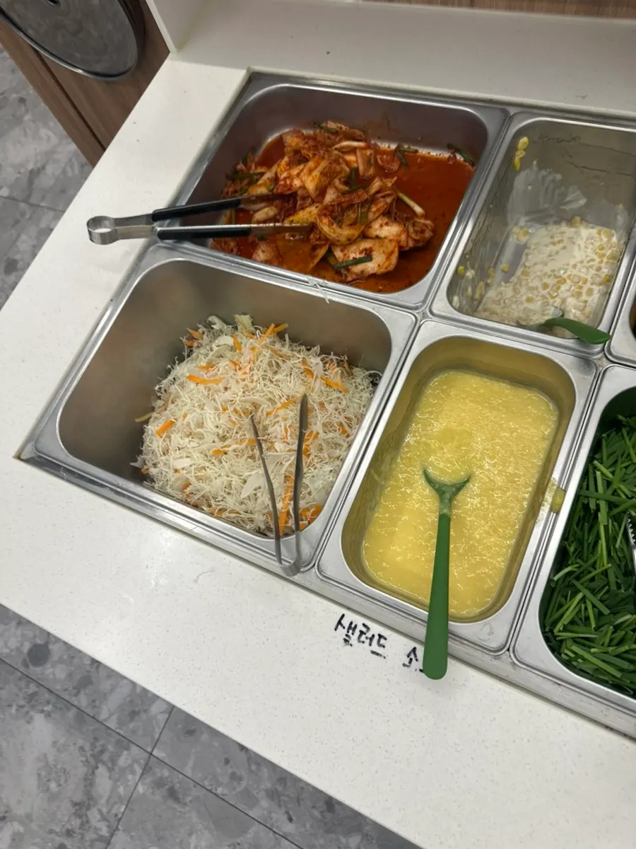 Table with bossam and basic side dishes