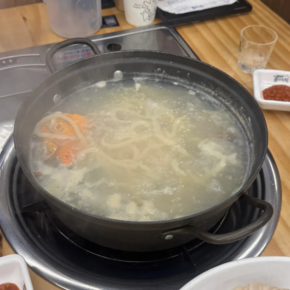 보쌈과 함께 나온 면 요리 상차림