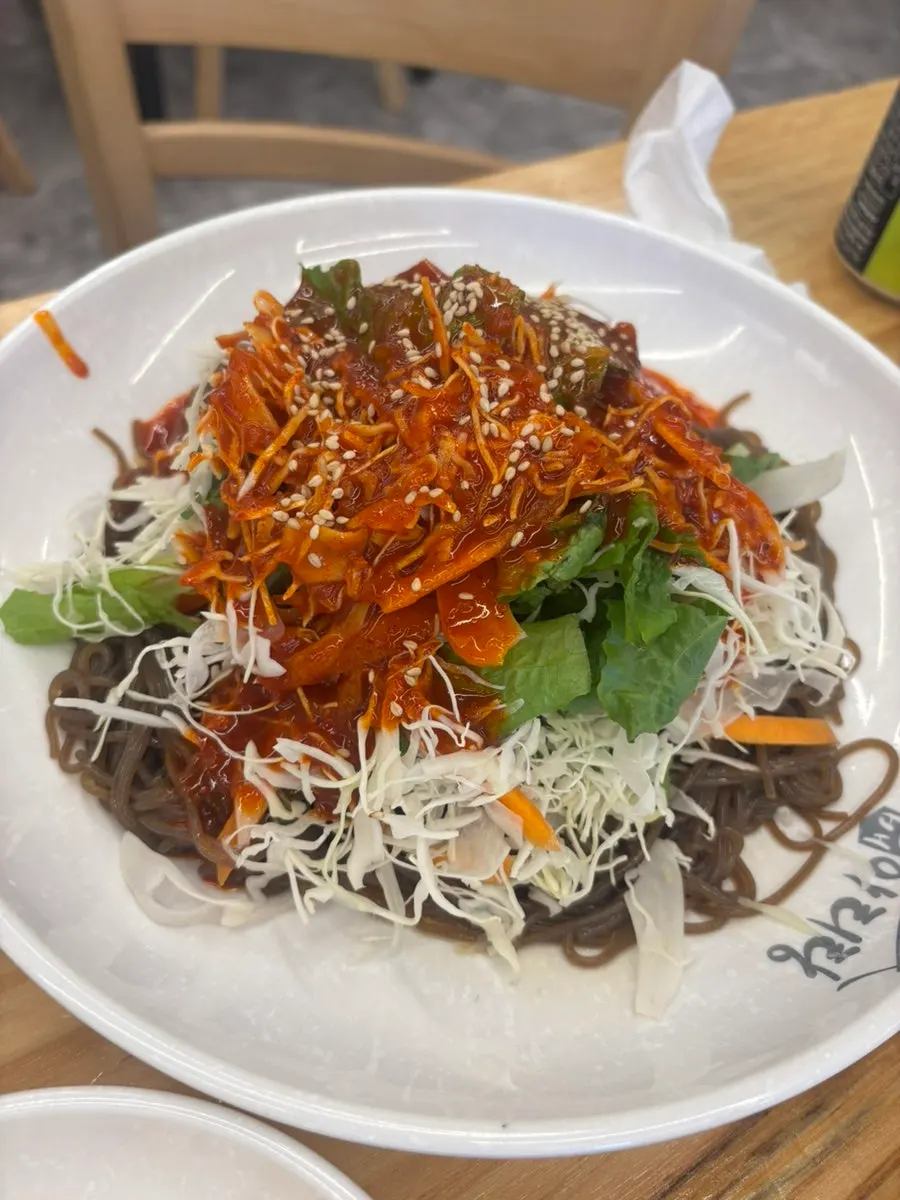 The free tray noodles served with the meal