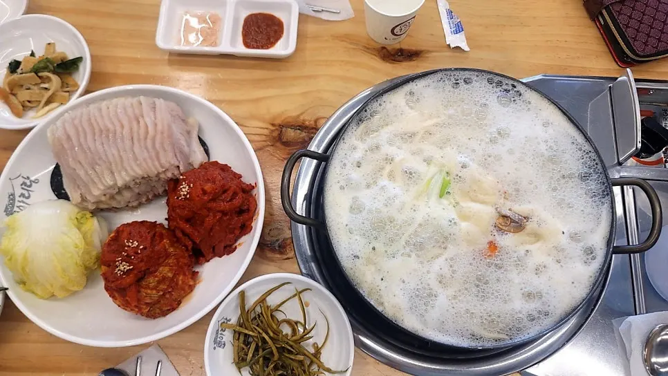 Pot of complimentary kalguksu noodle soup