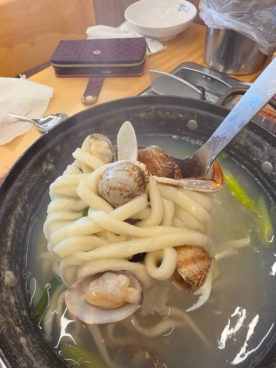 Refreshing clam kalguksu broth