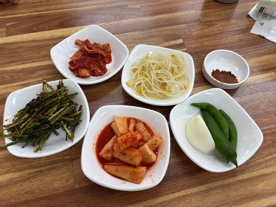 주문 후 세팅된 기본 상차림
