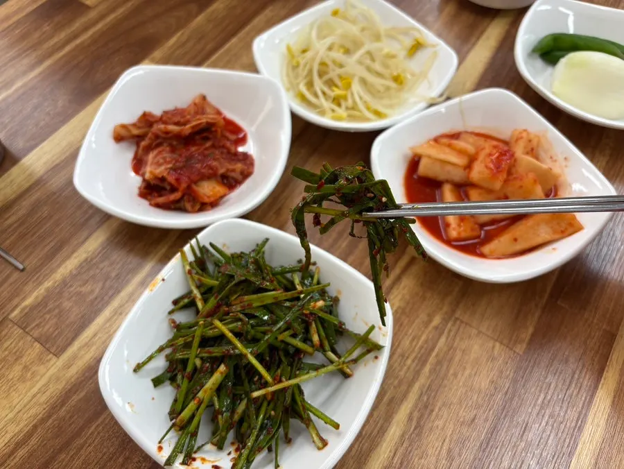 깍두기와 겉절이 등 밑반찬
