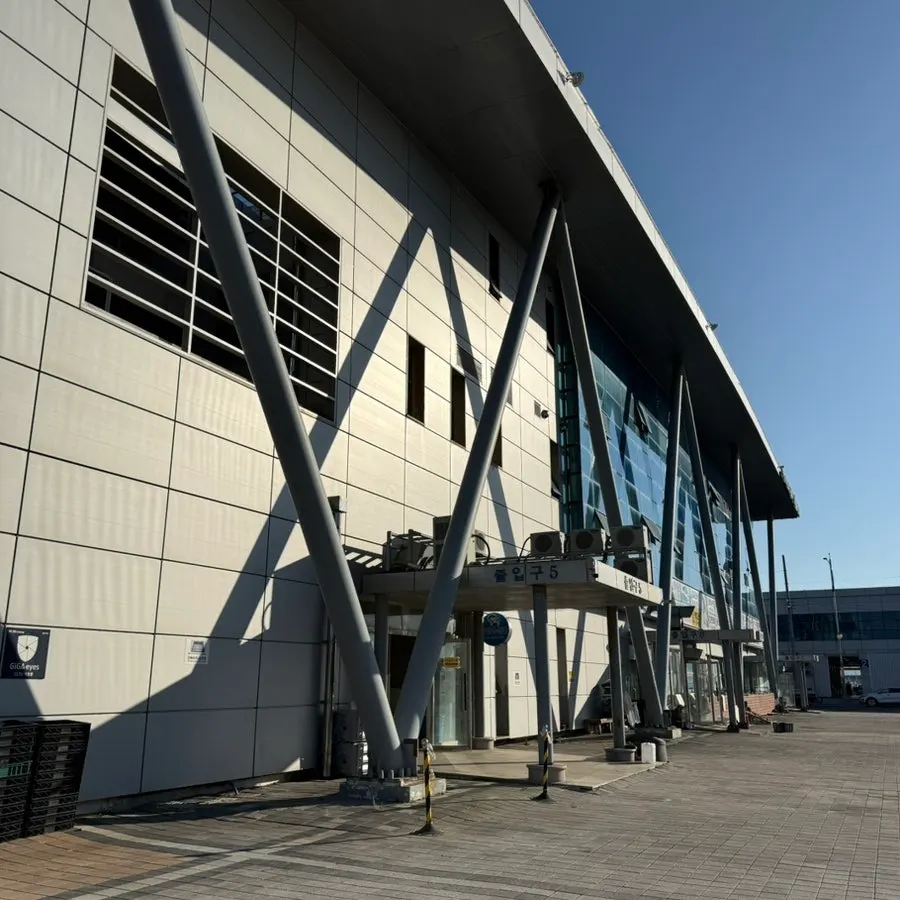 Exterior of the Mokpo Raw Fish Plaza building