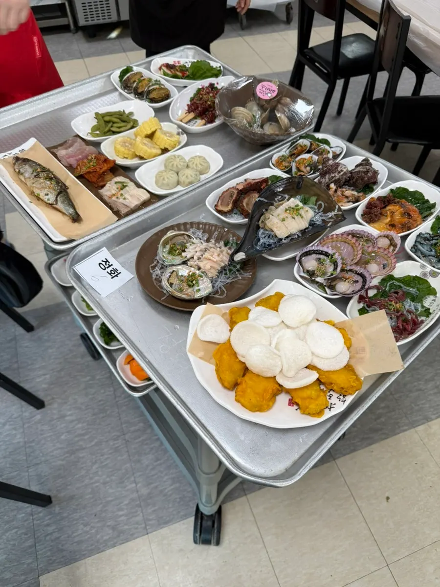 Full set tray marked with the restaurant's unit number