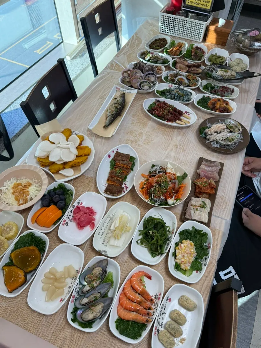 Full set spread with seafood and side dishes