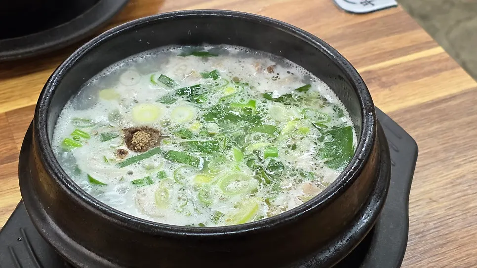 Knee-cartilage soup generously filled with dogani