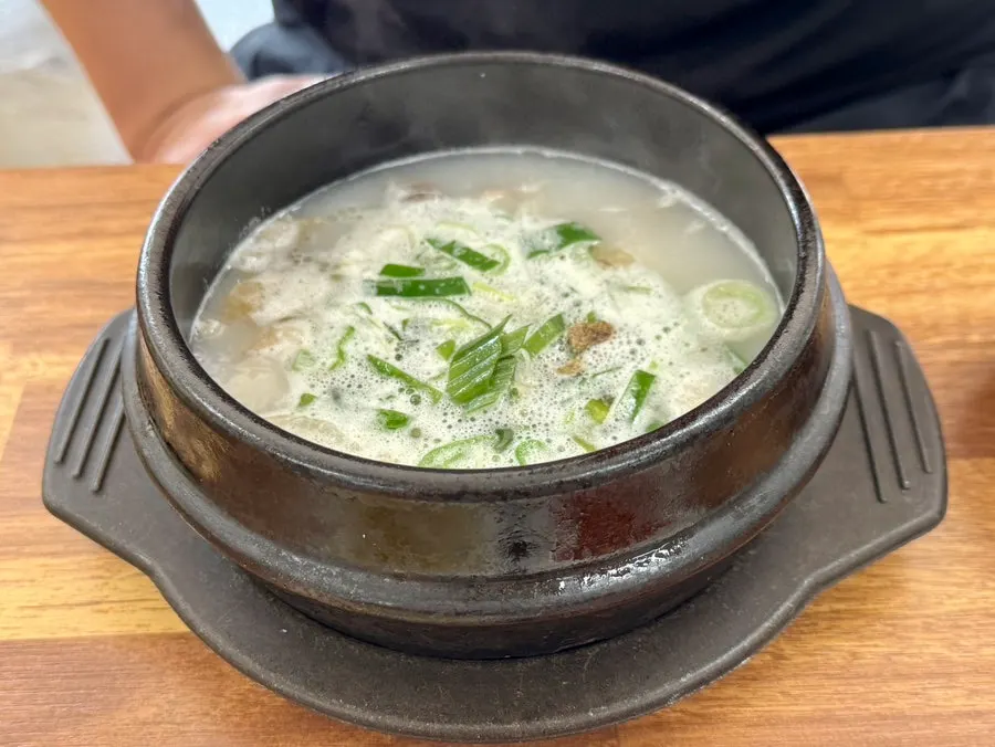 A bowl of doganitang with beef knee cartilage