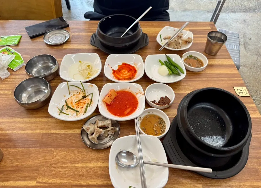 A table after finishing the meal at the gomtang restaurant