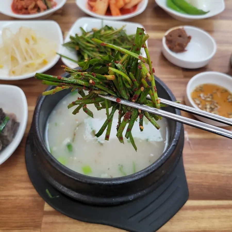 간이 되어 나온 꼬리곰탕 국물