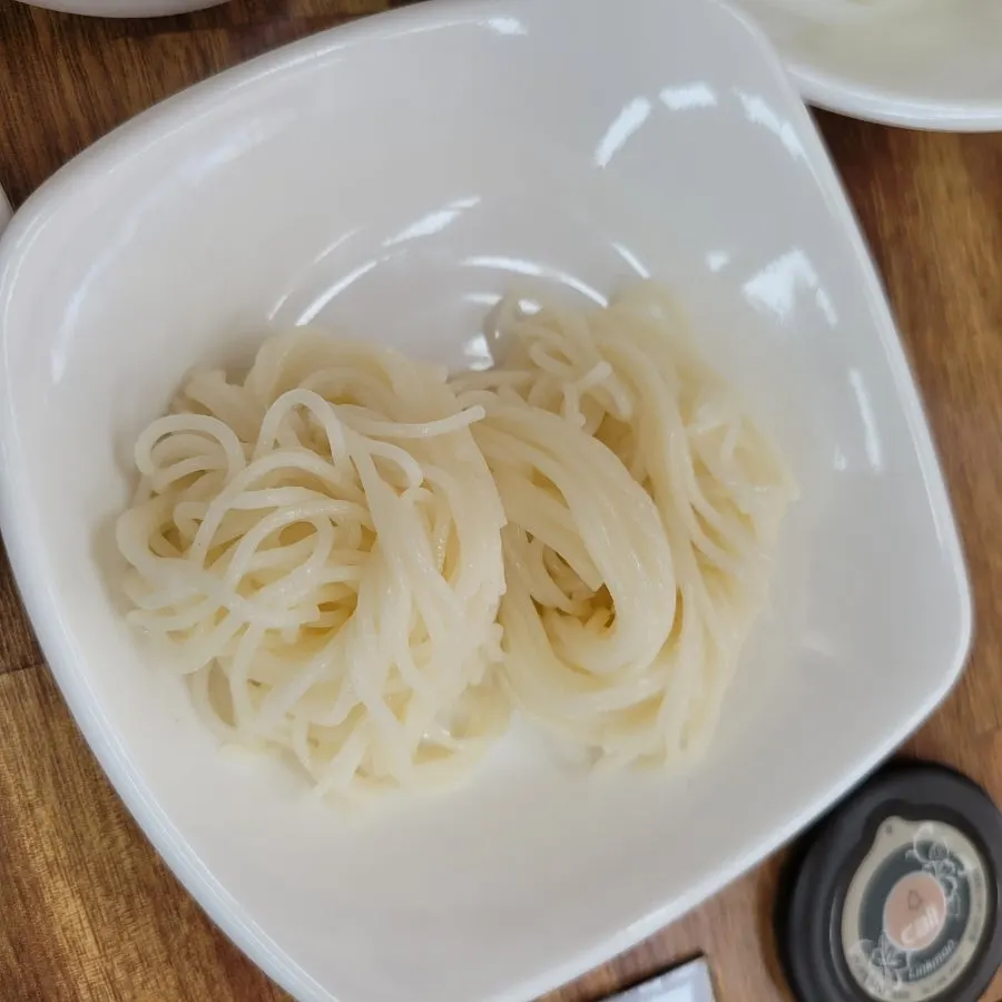 푹 익은 새콤한 깍두기 반찬