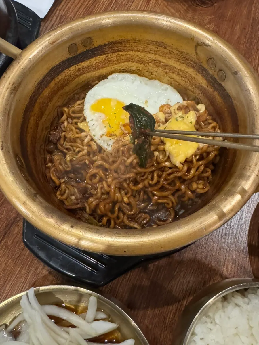 치즈와 계란을 올린 짜계치 라면