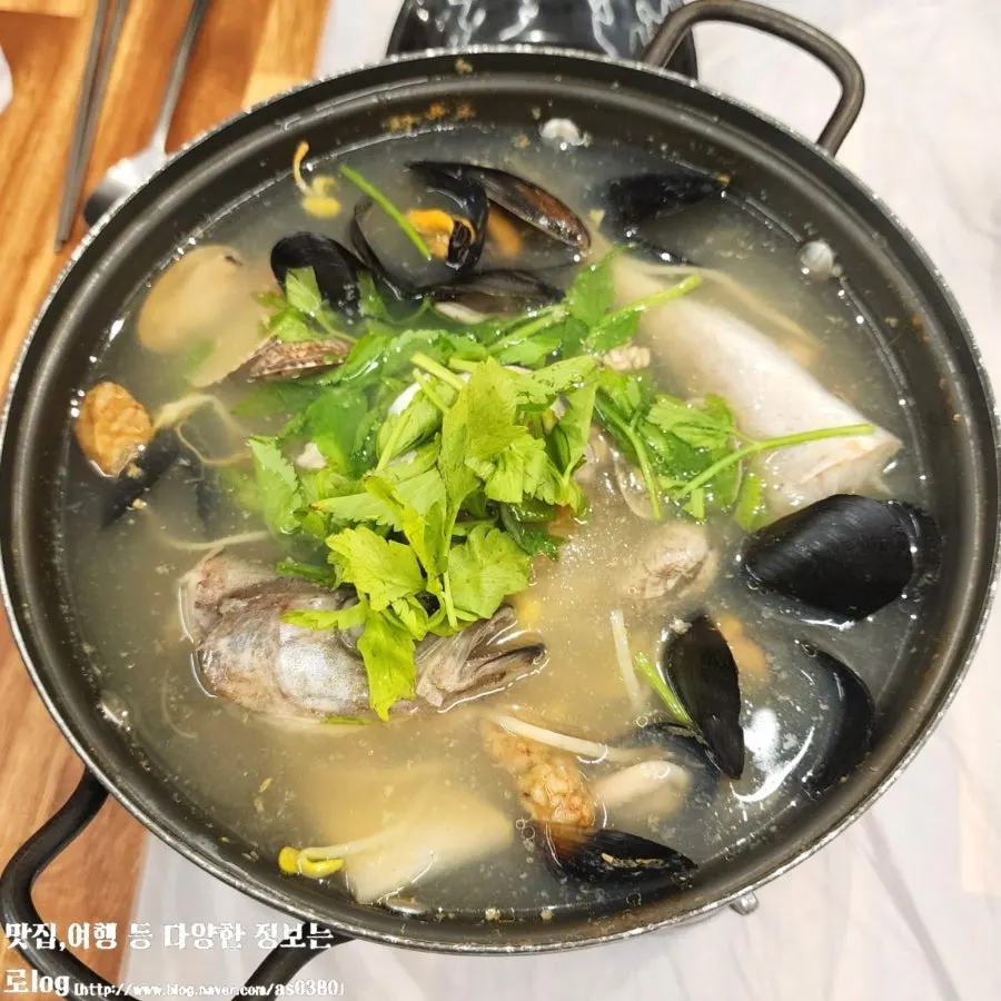 직접 만들어준 아구찜 찍어먹는 소스들