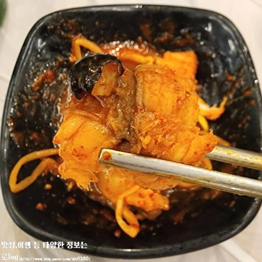 매콤한 양념이 묻은 아구찜