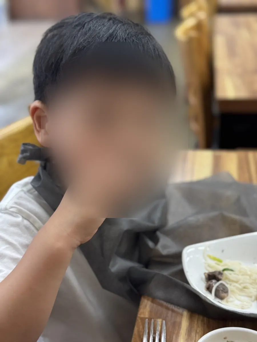 Meja saat sedang makan kkori gomtang