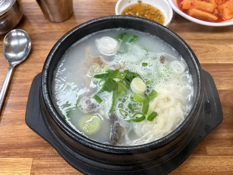 Table set with beef tail soup and side dishes