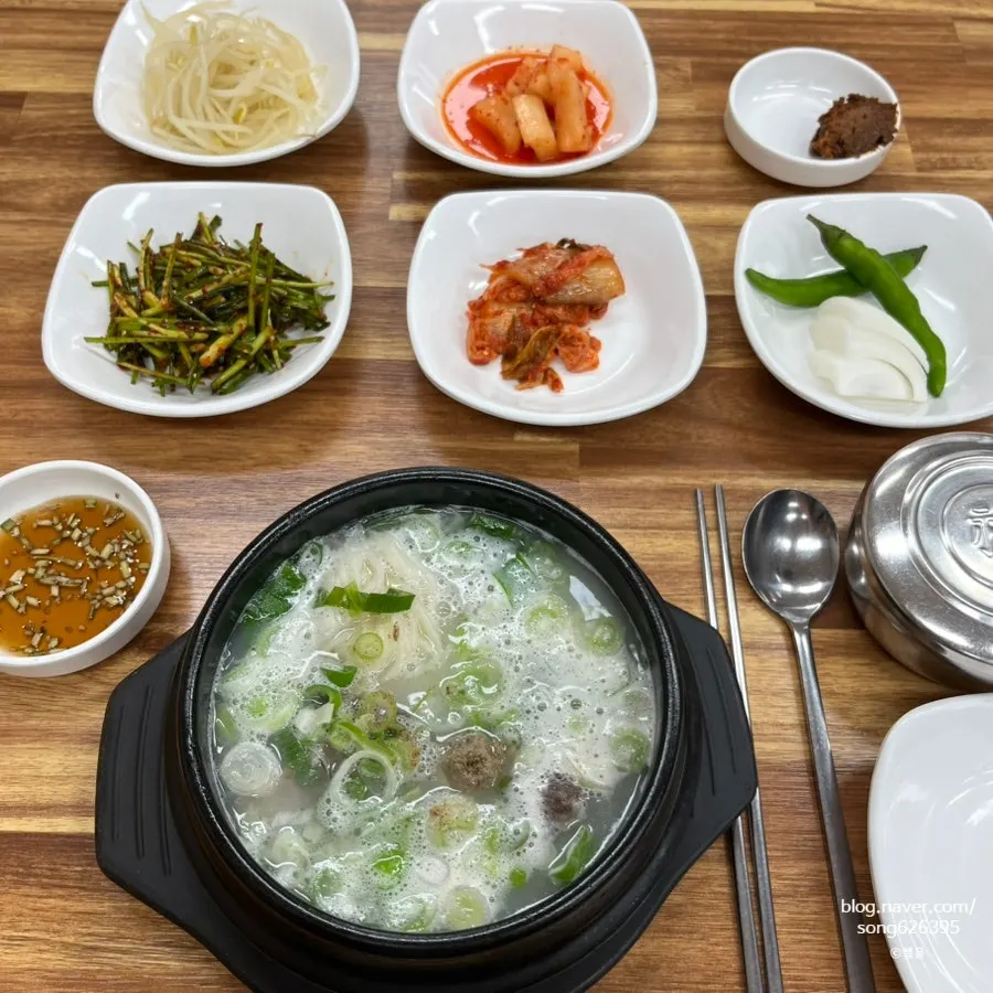 Menu board listing hanwoo oxtail soup, knee bone soup and more