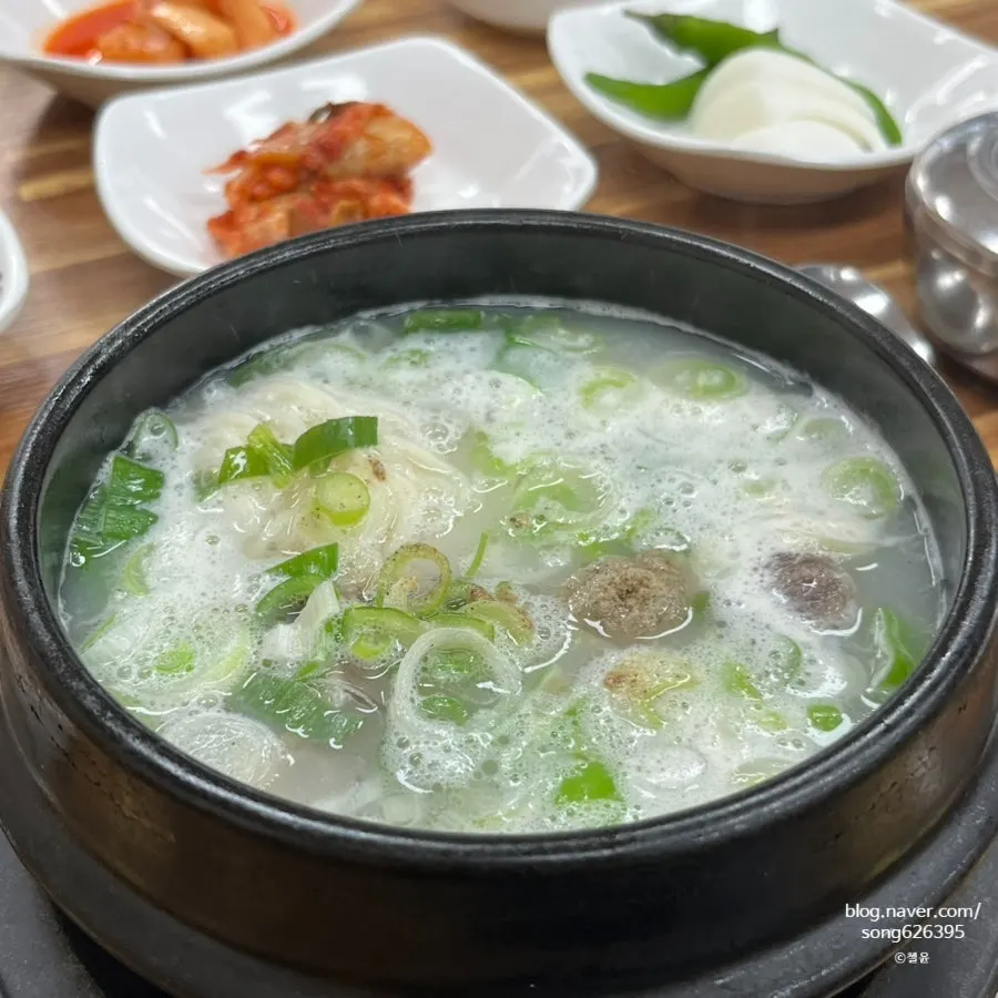 A full spread of hanwoo oxtail soup with side dishes