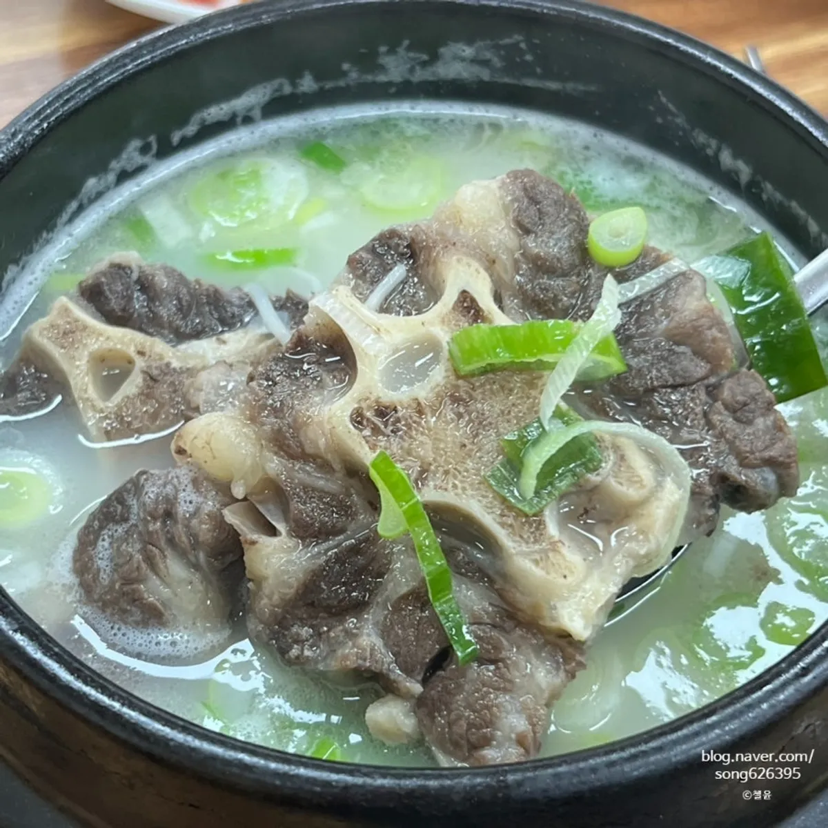 Close-up of hanwoo oxtail soup with thin noodles