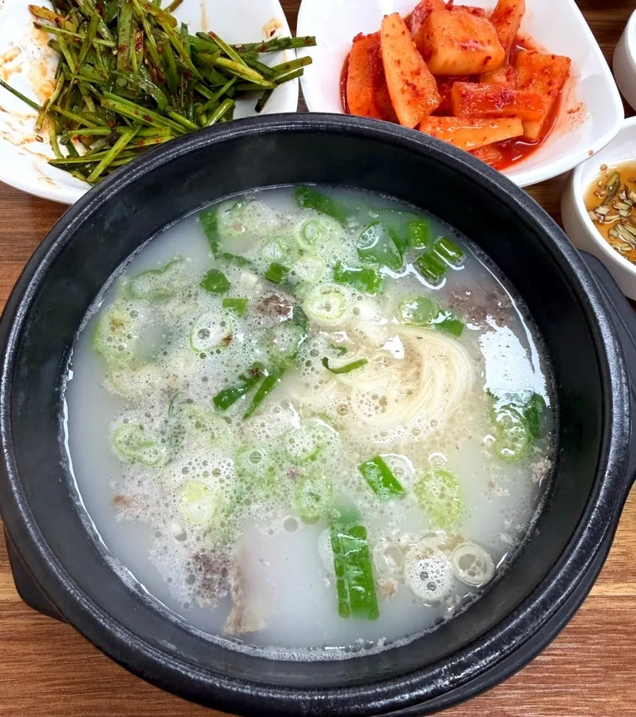 뼈 없는 살코기가 든 한우수육탕