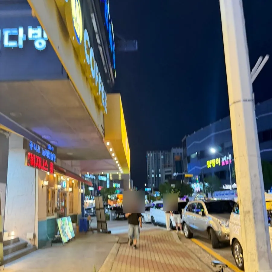 평화광장 술집 거리의 심돈 매장 외관