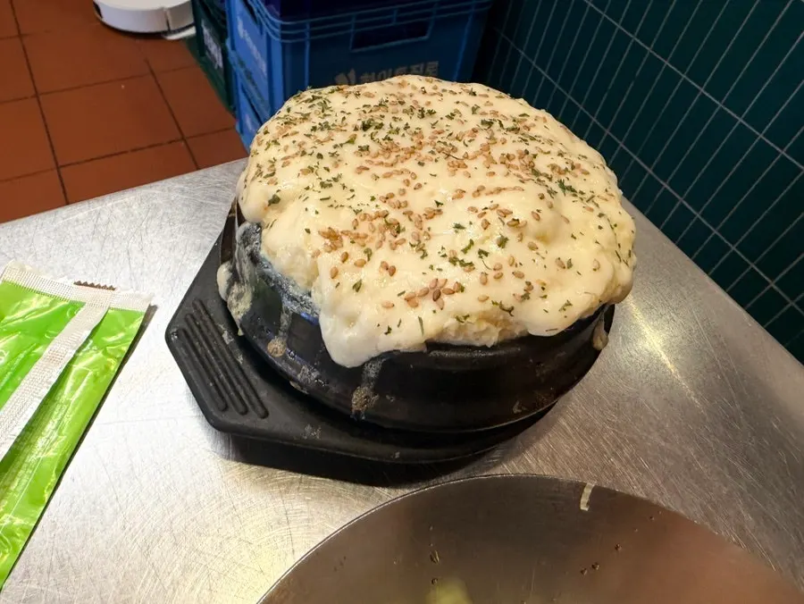 Cheese-bomb steamed egg
