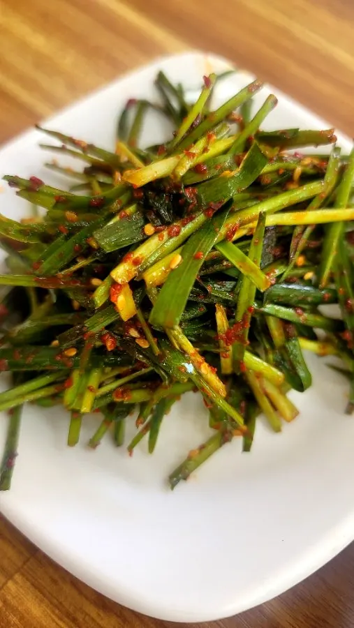 Kkakdugi and napa cabbage kimchi side dishes