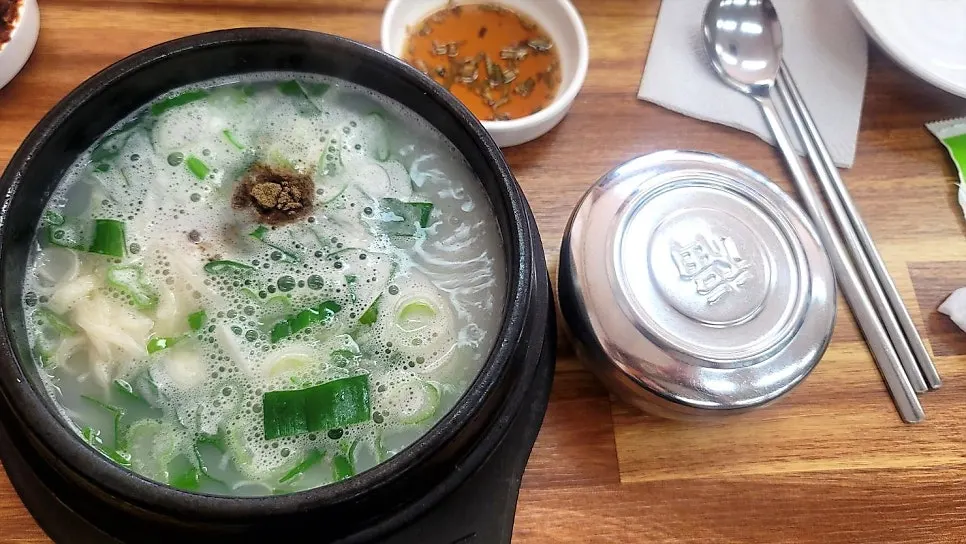 Korean beef tail gomtang in an earthenware pot