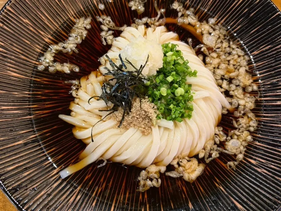 Udon noodles coated in cream sauce
