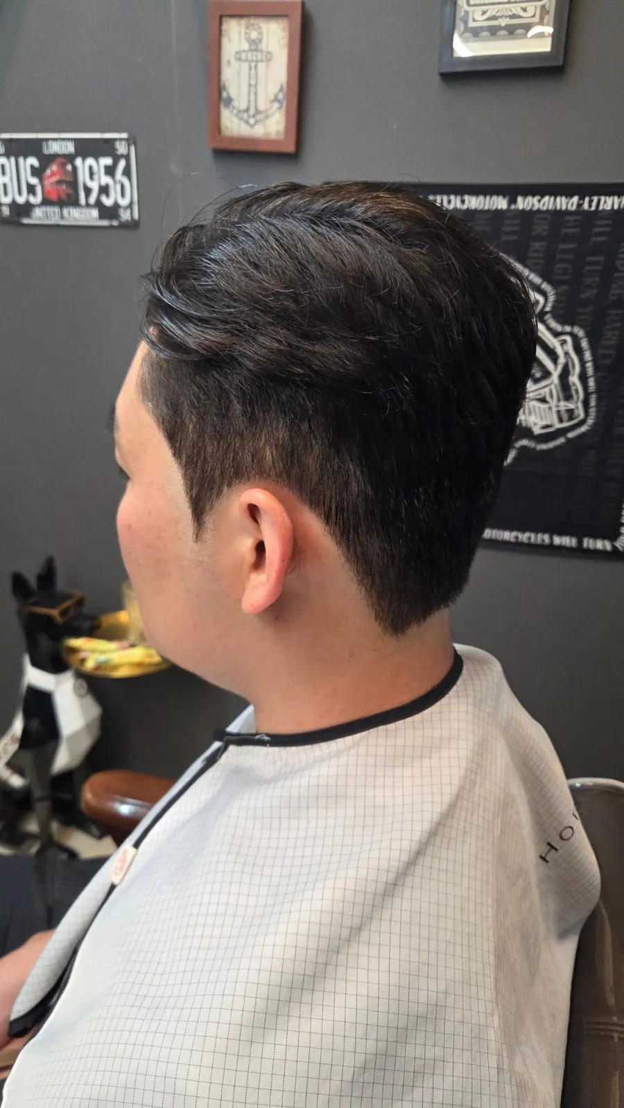 Slimly tamed side hair after the down perm
