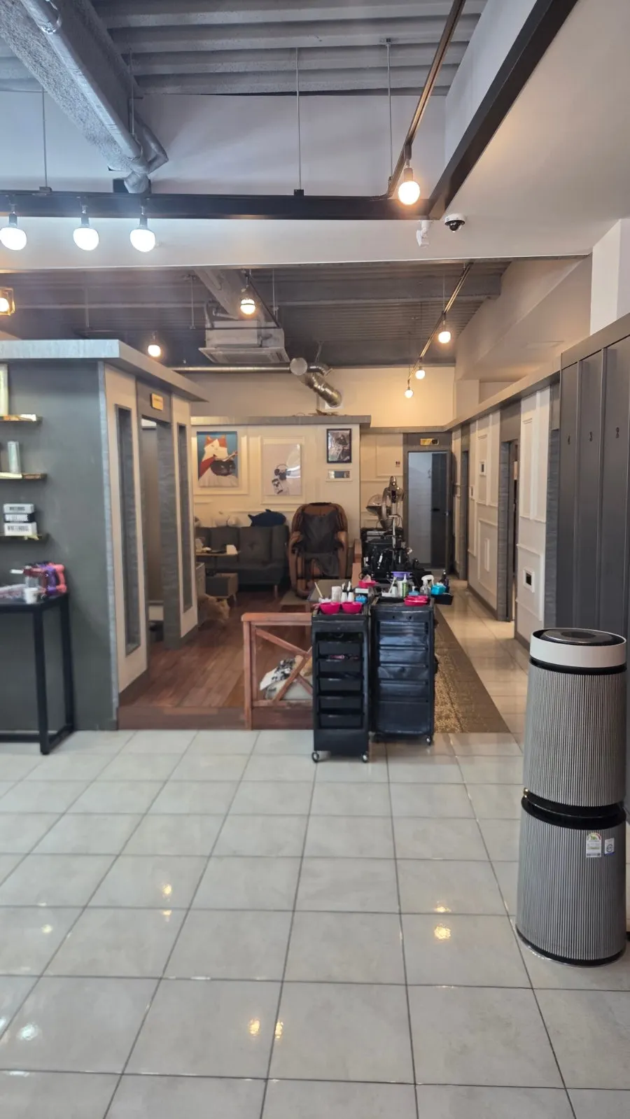 Salon space for precise line styling