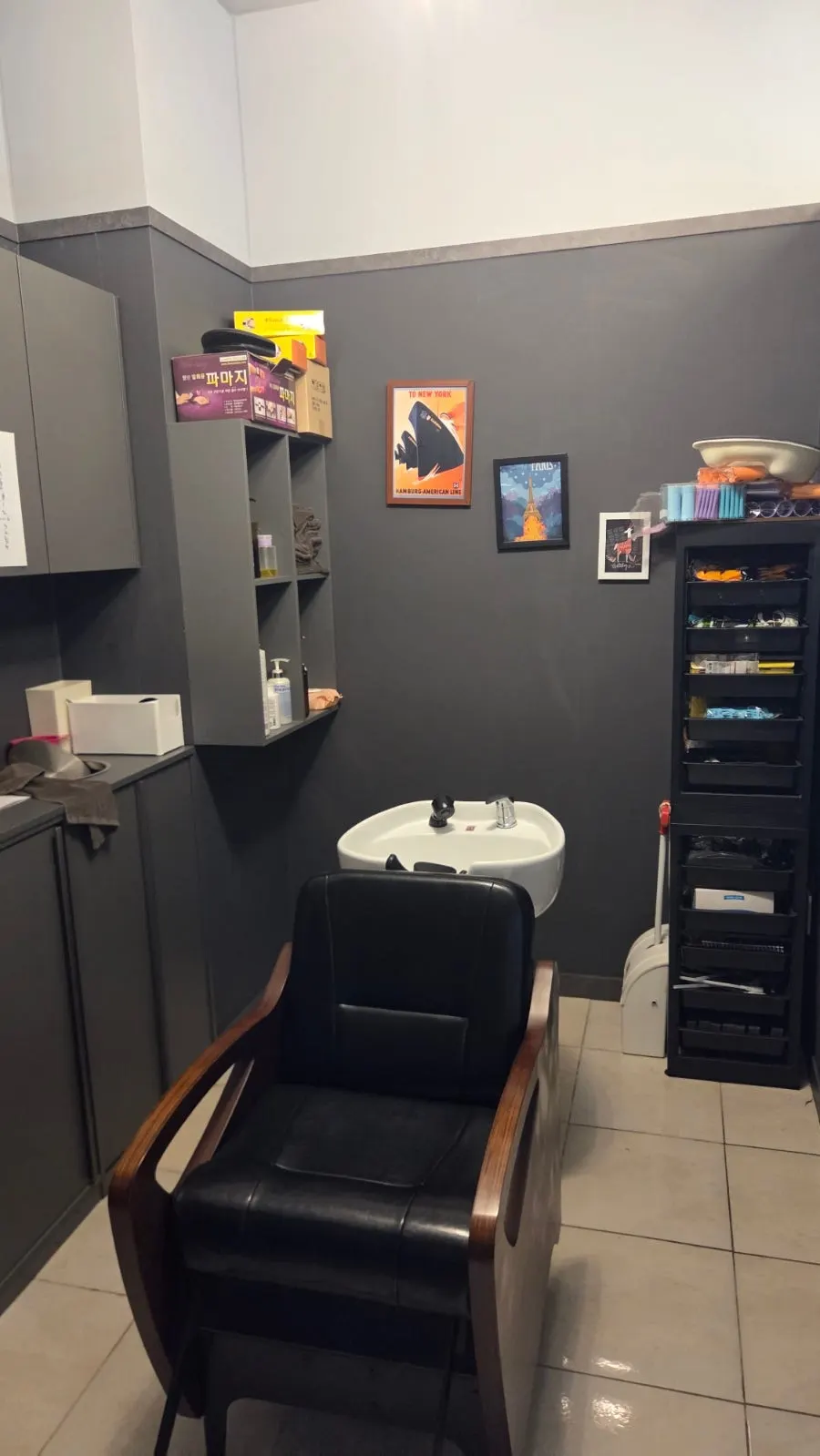 Cozy shampoo room