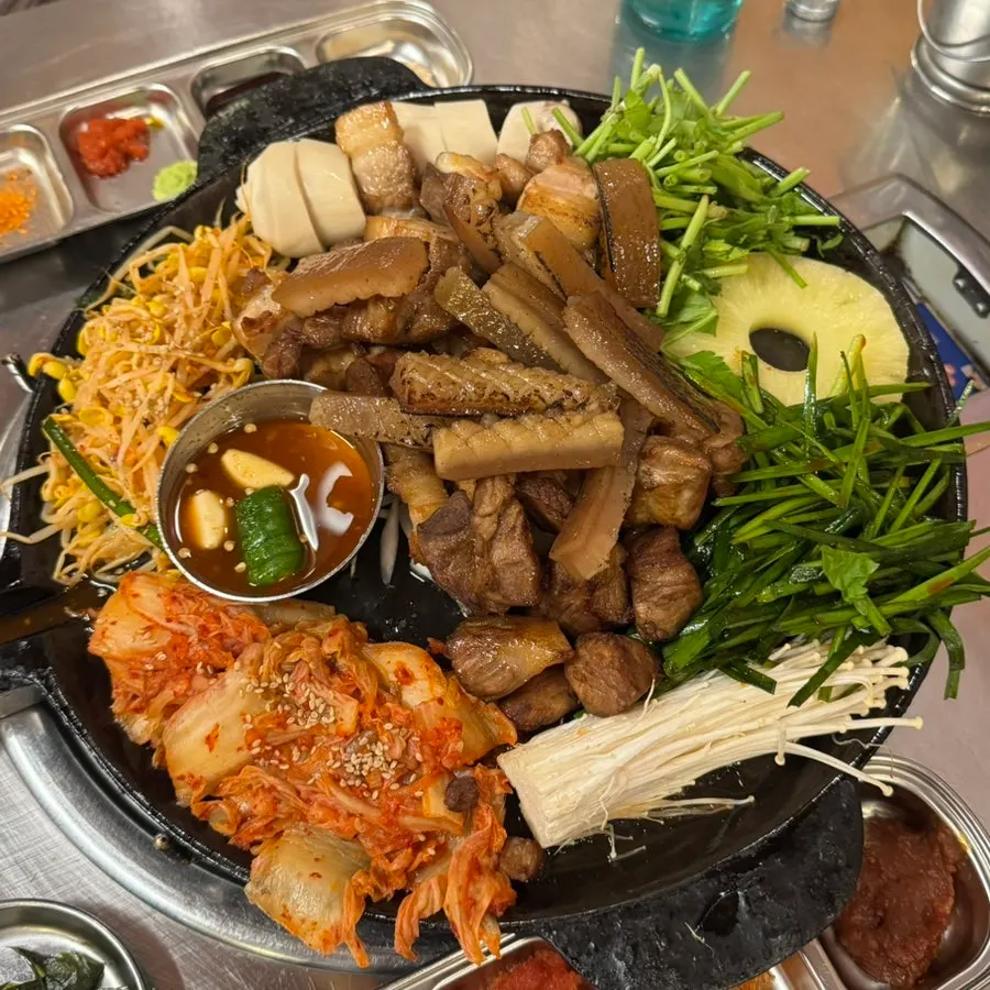 Generous Simdon assorted grilled platter spread