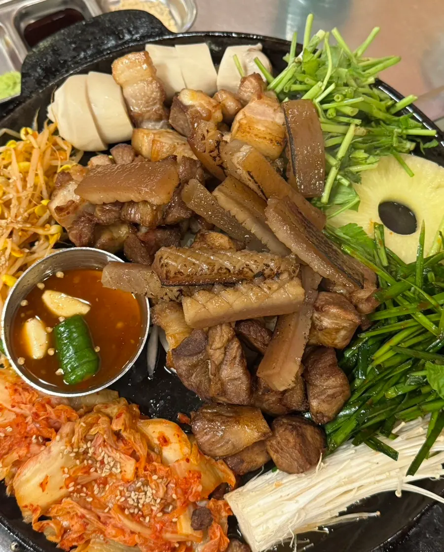 Fully grilled meat and vegetables on the grill