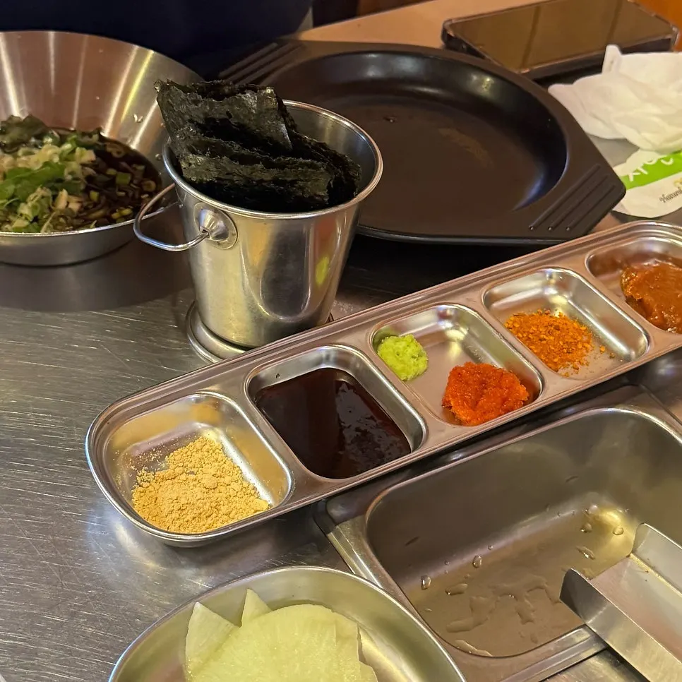 파절임과 특제소스 파채, 명이나물 반찬