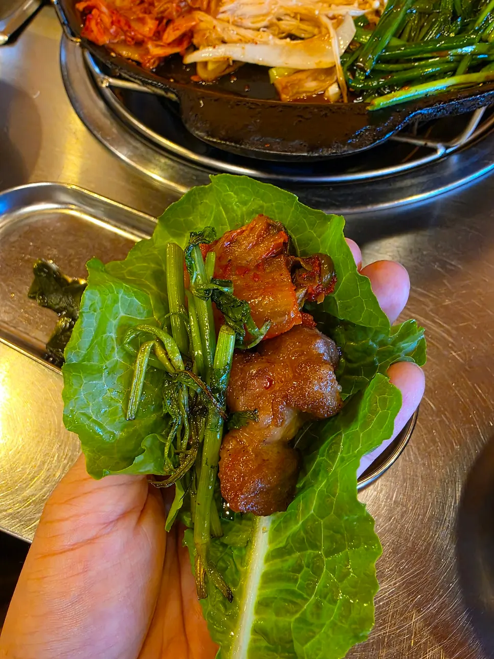 Grilled simdeotsal topped with scallion salad