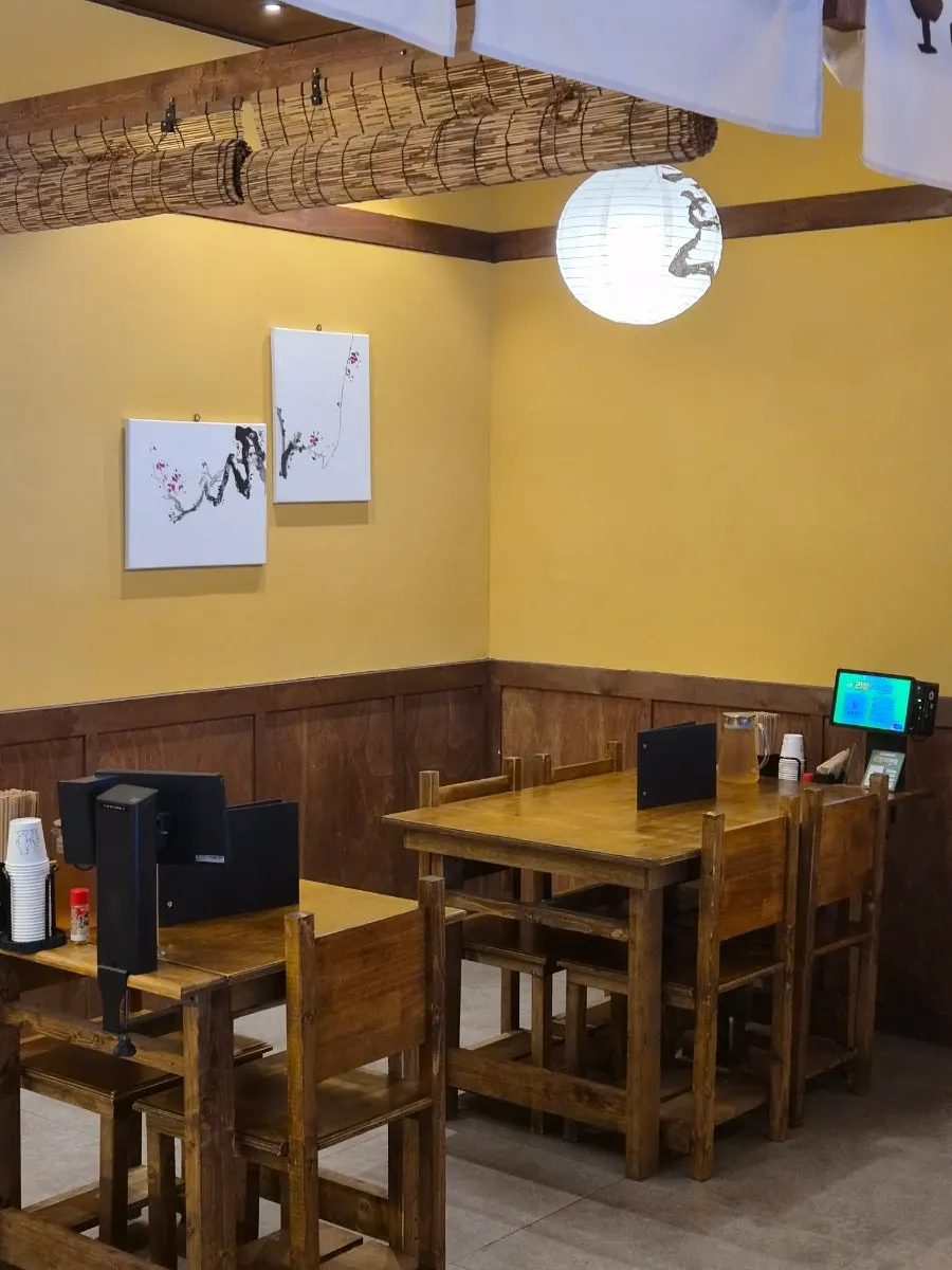 Table seating at Udon-i Wanseongdoeda