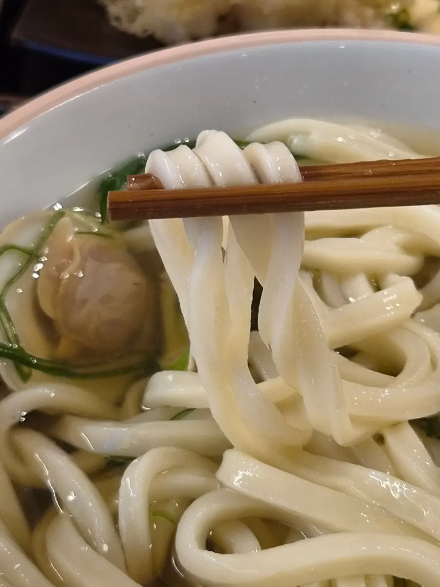 Close-up of the clear broth in the clam udon
