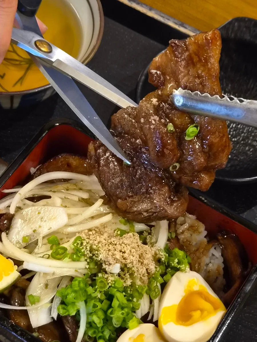 Spicy grilled short rib rice bowl