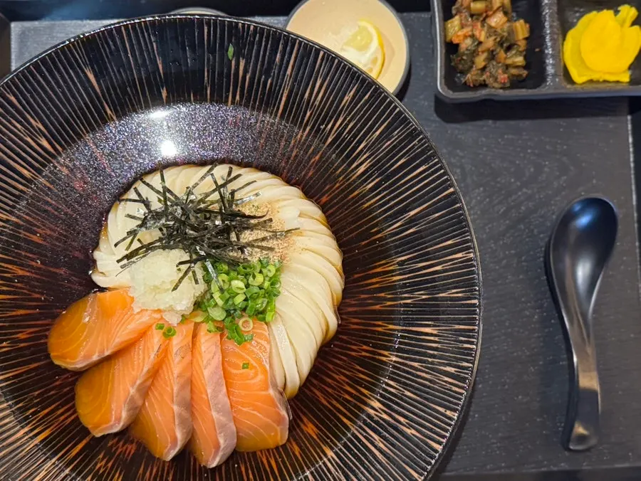 Salmon bukkake udon topped with salmon