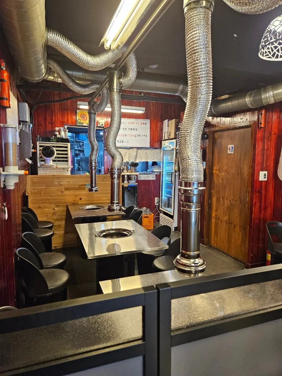 Interior seating at Moksam Hwaro at opening time